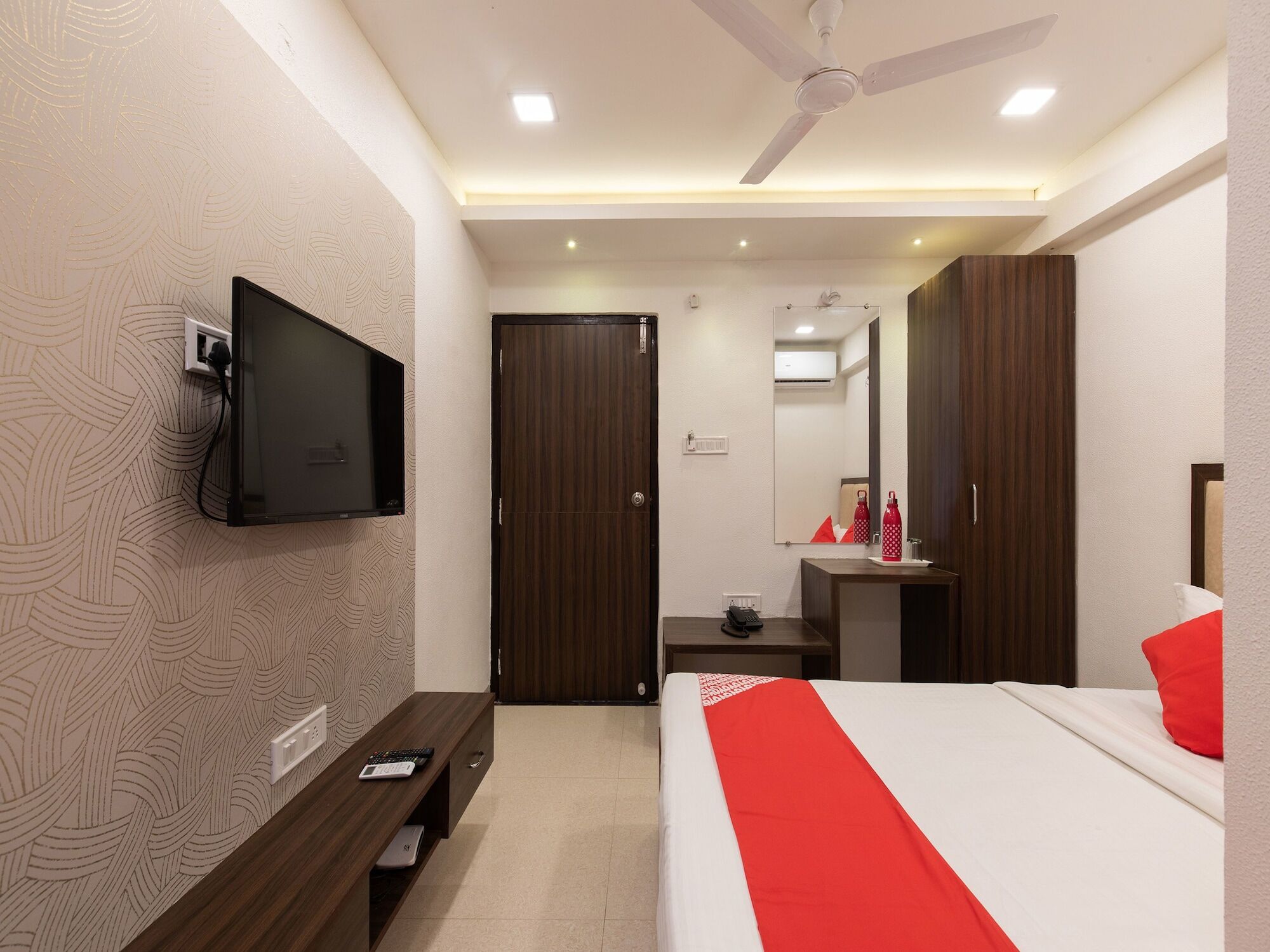 Treebo Trend Royal Galaxy Park Hotel Indore Buitenkant foto